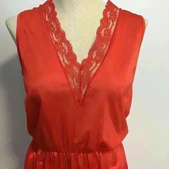 Stunning  Vintage Nightgown - Picture 5 of 7